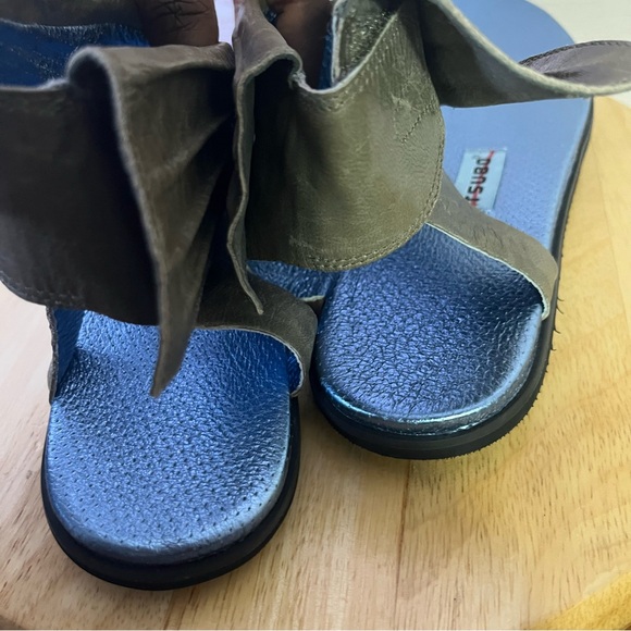 TSUBO Olive Green Blue Metallic Thong Velcro Hell Closure Sandals Size 9 - Picture 4 of 12